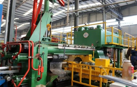 公司新上2000噸擠壓機(jī)一臺