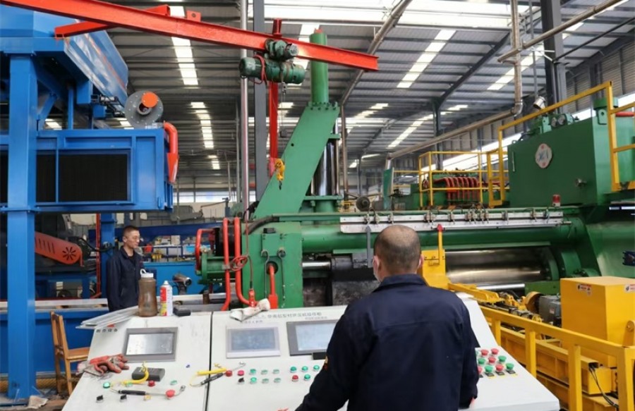 2000噸擠壓機(jī)