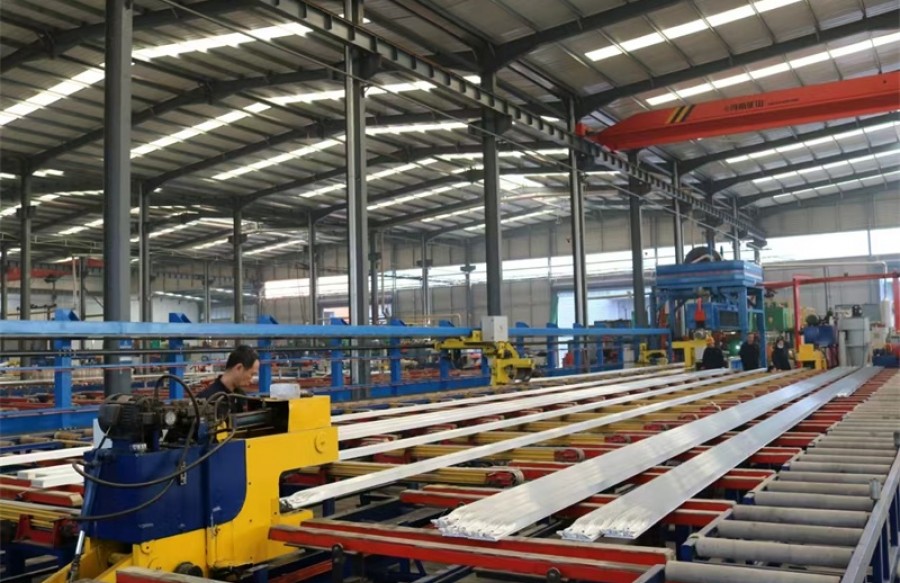 2000噸擠壓機(jī)