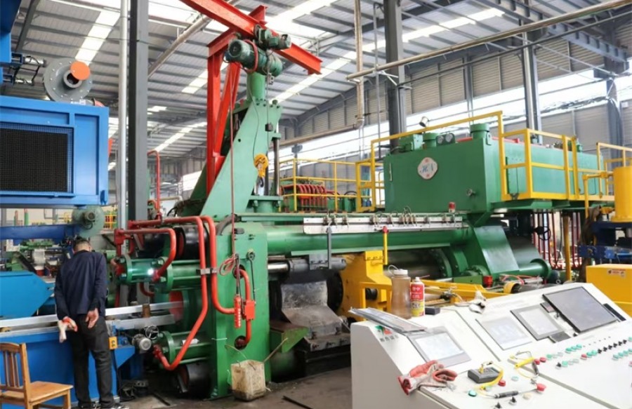 2000噸擠壓機(jī)